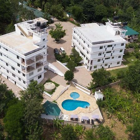 Two Mountains Lodge Аруша Экстерьер фото
